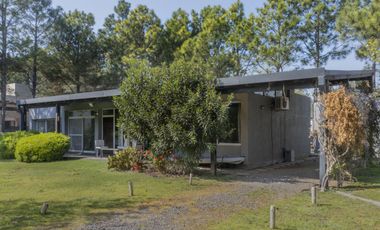 Casa de 2 dormitorios con parque-Puerto Paraíso- General Lagos
