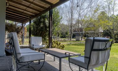 Casa de 2 dormitorios con parque-Puerto Paraíso- General Lagos