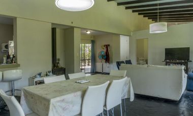 Casa de 2 dormitorios con parque-Puerto Paraíso- General Lagos