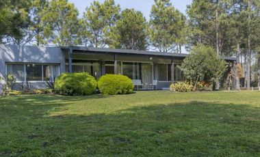 Casa de 2 dormitorios con parque-Puerto Paraíso- General Lagos