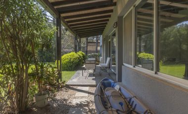 Casa de 2 dormitorios con parque-Puerto Paraíso- General Lagos