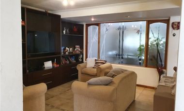 Chalet 5 ambientes con piscina climatizada