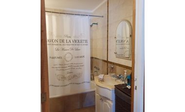 Chalet 5 ambientes con piscina climatizada