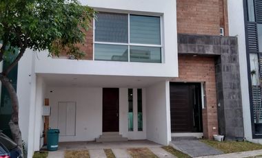 CASA EN RENTA EN LOMAS DE ANGELOPOLIS PUEBLA