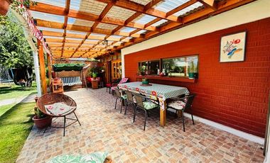 Casa en venta de 4 dorm. en Pirque