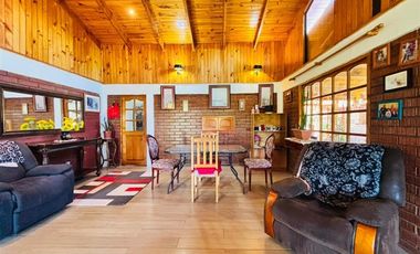 Casa en venta de 4 dorm. en Pirque
