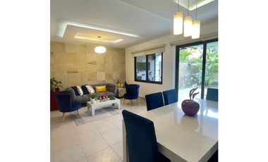 VENTA DE ESPECTACULAR CASA EN VERSALLES (KC)