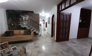 Se vende casa de dos pisos más terraza Barrio Las Flores Palmira Valle