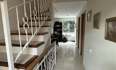VENTA HERMOSA CASA  3 NIVELES, AMPLIA, 2 PARQUEADEROS. VERSALLES CAMPESTRE FLORIDABLANCA. 153m. Cod V6270