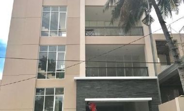 Gedung di Jalan Monginsidi STRATEGIS LANGKA LIFT GENSET Parkir 6 mobil di dalam gedung