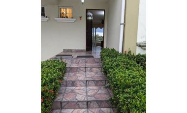SE ALQUILA CASA EN BRISAS DEL GOLF / PH BRISAS PACIFICO