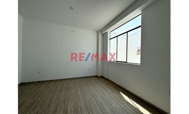 🌟Venta de Moderno departamento de ESTRENO en Segundo piso ,LIBRE DEL PAGO DE ALCABALA!🌟
Ubicado en Urb Rosas del Valle, en la Av El Cortijo, cerca de