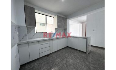 🌟Venta de Moderno departamento de ESTRENO en Segundo piso ,LIBRE DEL PAGO DE ALCABALA!🌟
Ubicado en Urb Rosas del Valle, en la Av El Cortijo, cerca de