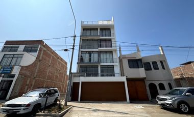 🌟Venta de Moderno departamento de ESTRENO en Segundo piso ,LIBRE DEL PAGO DE ALCABALA!🌟
Ubicado en Urb Rosas del Valle, en la Av El Cortijo, cerca de