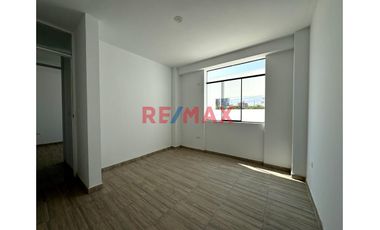 🌟Venta de Moderno departamento de ESTRENO en Segundo piso ,LIBRE DEL PAGO DE ALCABALA!🌟
Ubicado en Urb Rosas del Valle, en la Av El Cortijo, cerca de