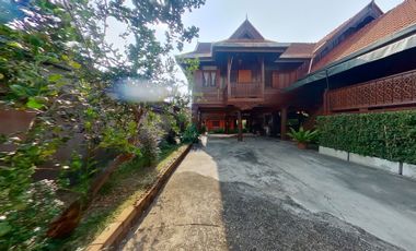 5 Bedroom House for sale in Wat Ket, Chiang Mai