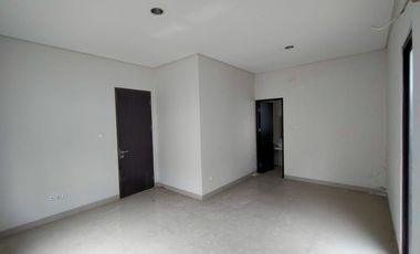 Town House di Cilandak dg Taman & Unfurnished HSE-A0485