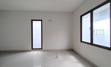 Town House di Cilandak dg Taman & Unfurnished HSE-A0485