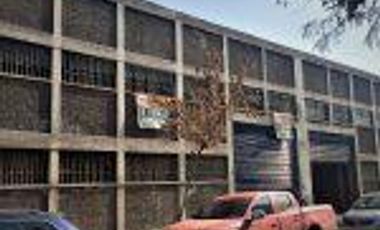 Local Comercial y Bodega en Barrio Av. Matta