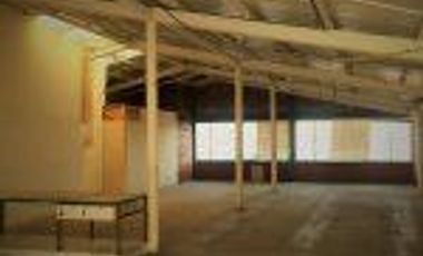 Local Comercial y Bodega en Barrio Av. Matta