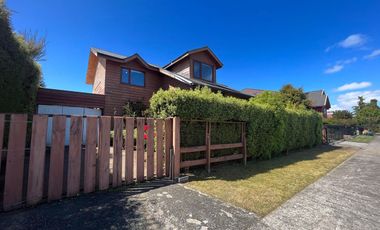 Hermosa casa en sector residencial de Puerto Varas