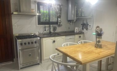 Alquilo casa en Pinamar calle Pinguinos zona iglesia CON PISCINA