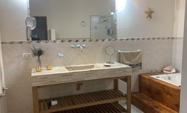 Alquilo casa en Pinamar calle Pinguinos zona iglesia CON PISCINA