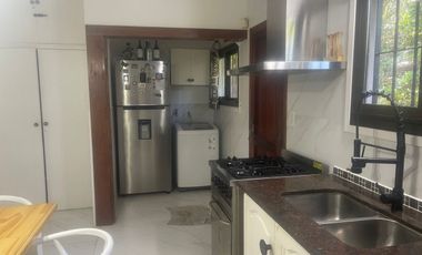 Alquilo casa en Pinamar calle Pinguinos zona iglesia CON PISCINA