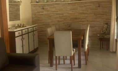 Alquilo casa en Pinamar calle Pinguinos zona iglesia CON PISCINA
