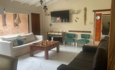 Alquilo casa en Pinamar calle Pinguinos zona iglesia CON PISCINA