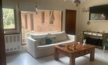 Alquilo casa en Pinamar calle Pinguinos zona iglesia CON PISCINA