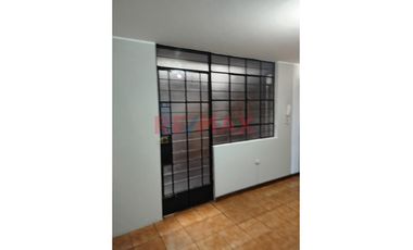 Se Alquila Minidepartamento En La Victoria