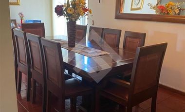 Casa en Venta en Los Cipreses con Av Del Canal (Conserjeria)