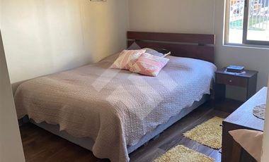 Casa en Venta en Los Cipreses con Av Del Canal (Conserjeria)