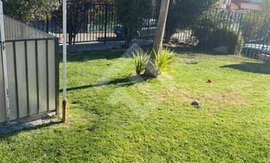 Casa en Venta en Los Cipreses con Av Del Canal (Conserjeria)