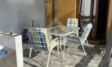 Casa en Venta en Los Cipreses con Av Del Canal (Conserjeria)