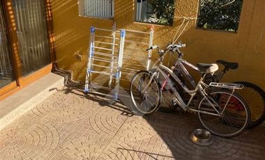 Casa en Venta en Los Cipreses con Av Del Canal (Conserjeria)