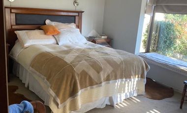 Casa en Venta en Los Cipreses con Av Del Canal (Conserjeria)