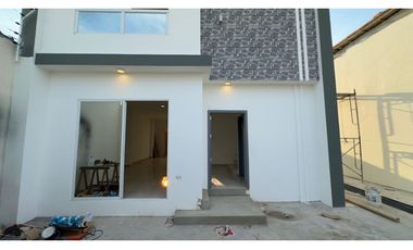CASA AMPLIA A ESTRENAR EN LAS ORQUDEAS, MANTA