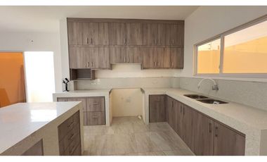 CASA AMPLIA A ESTRENAR EN LAS ORQUDEAS, MANTA
