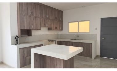CASA AMPLIA A ESTRENAR EN LAS ORQUDEAS, MANTA