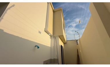CASA AMPLIA A ESTRENAR EN LAS ORQUDEAS, MANTA
