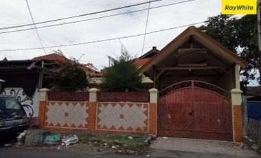 Disewakan Rumah di Jalan Johor, Perak, Surabaya
