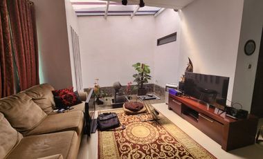 Rumah 2 Lantai Disewa di Cipinang Indah
