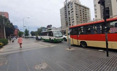 Viña, Vendo 2 Locales Comerciales, Movilización A La Puerta