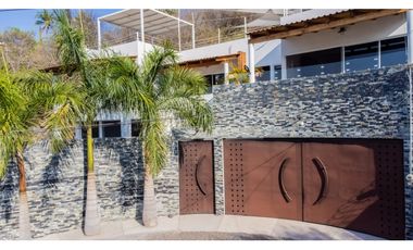CASA EN VENTA CON VISTA AL LAGO 