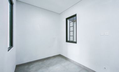 Rumah Strategis 5 Menit ke RSUD Kota Bogor 2 Lantai Siap KPR J-38943