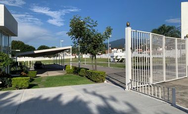 Uso comercial con frente a avenida principal  en el norte de Cuernavaca