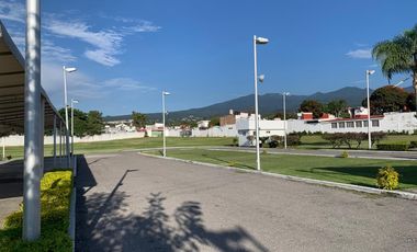 Uso comercial con frente a avenida principal  en el norte de Cuernavaca