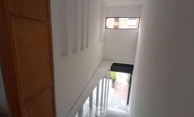 casa en arriendo en laureles. Cod A63431